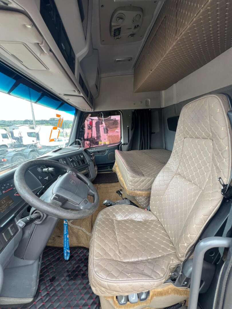 Caminhão VOLVO FH 540 Cavalo Mecânico ANO 2015 de 116 Caminhões no Paraná