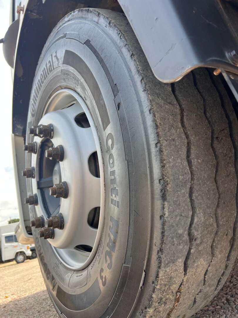 Caminhão VOLVO VM 310 Cavalo Mecânico ANO 2006 de 116 Caminhões no Paraná