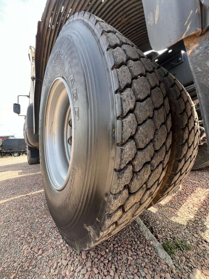 Caminhão VOLVO VM 310 Cavalo Mecânico ANO 2006 de 116 Caminhões no Paraná