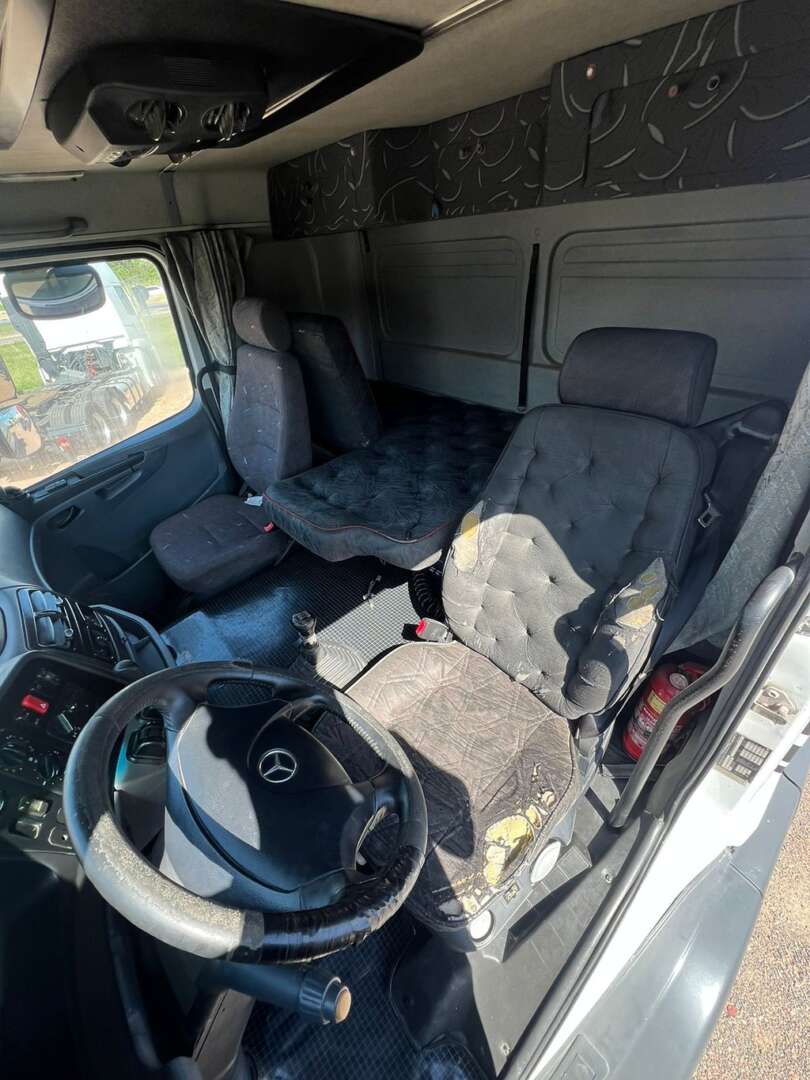 Caminhão MERCEDES BENZ MB 2540 Cavalo Mecânico ANO 2009 de 116 Caminhões no Paraná