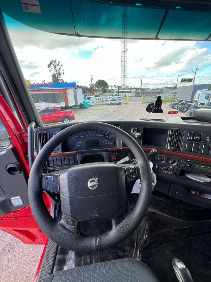 Caminhão VOLVO FH 460 Cavalo Mecânico ANO 2014 de 116 Caminhões no Paraná