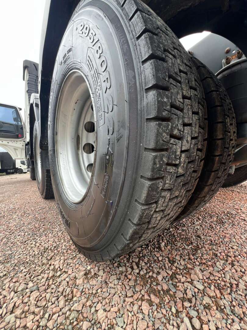 Caminhão VOLVO FH 540 Cavalo Mecânico ANO 2015 de 116 Caminhões no Paraná