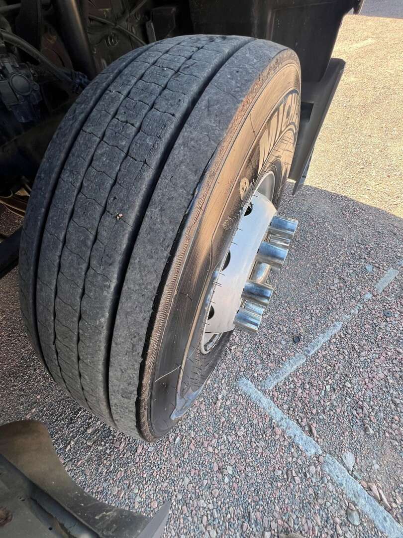 Caminhão MERCEDES BENZ MB 2540 Cavalo Mecânico ANO 2009 de 116 Caminhões no Paraná