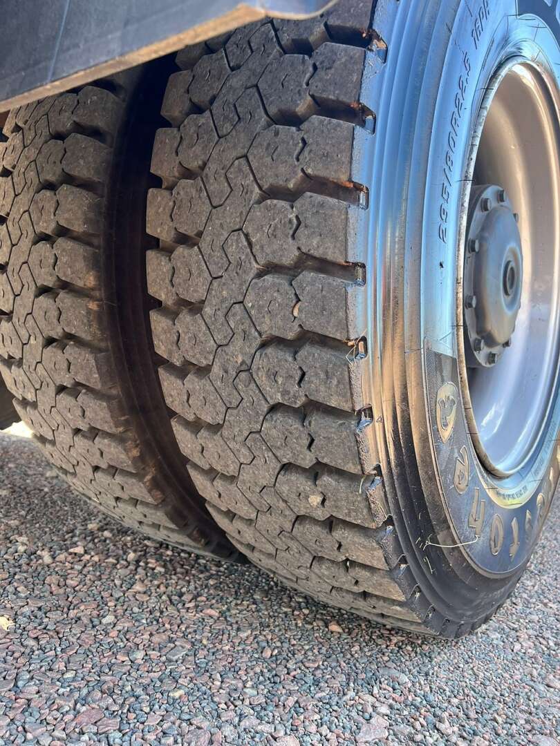 Caminhão MERCEDES BENZ MB 2540 Cavalo Mecânico ANO 2009 de 116 Caminhões no Paraná