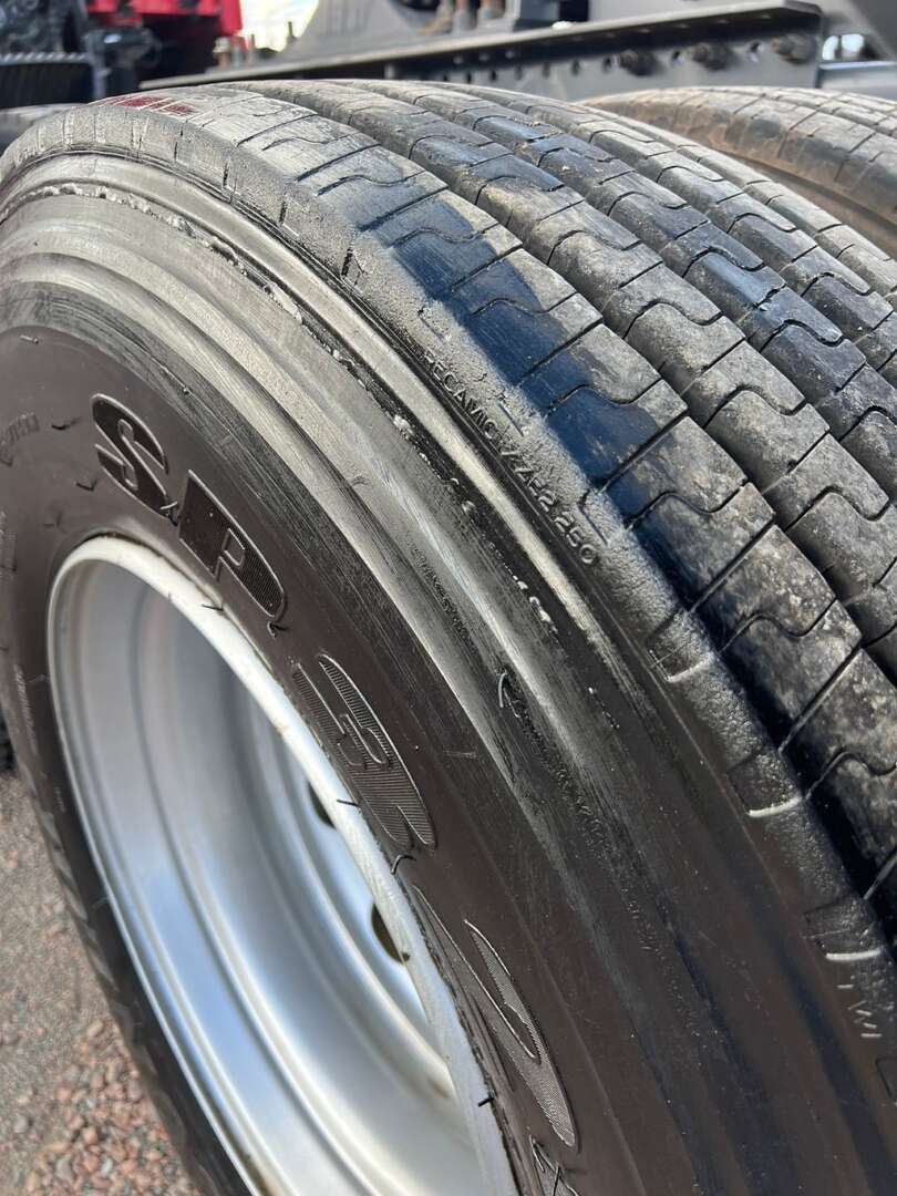 Caminhão VOLVO FH 460 Cavalo Mecânico ANO 2014 de 116 Caminhões no Paraná