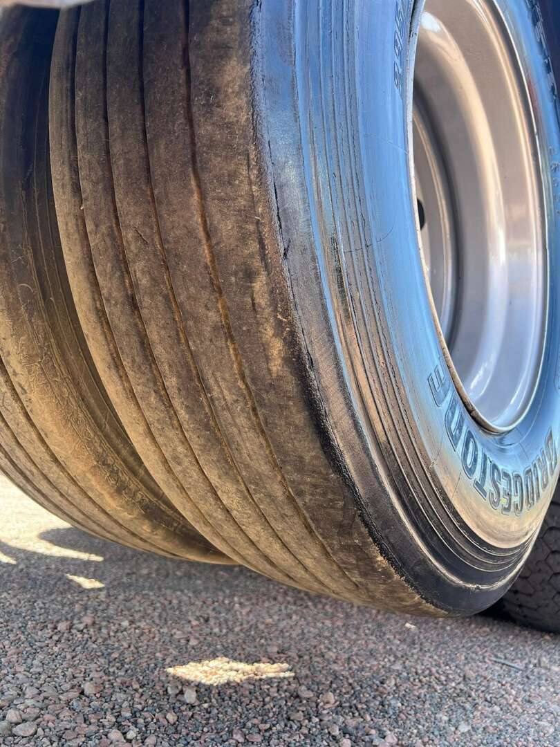 Caminhão MERCEDES BENZ MB 2540 Cavalo Mecânico ANO 2009 de 116 Caminhões no Paraná