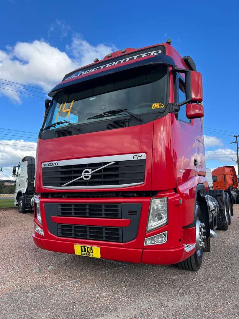 Caminhão VOLVO FH 460 Cavalo Mecânico ANO 2014 de 116 Caminhões no Paraná
