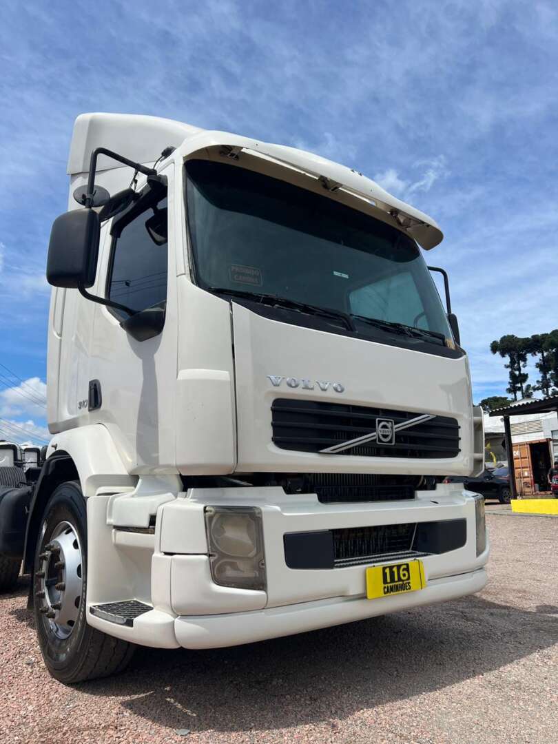 Caminhão VOLVO VM 310 Cavalo Mecânico ANO 2006 de 116 Caminhões no Paraná