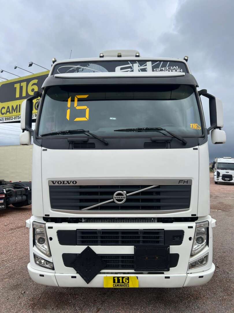 Caminhão VOLVO FH 540 Cavalo Mecânico ANO 2015 de 116 Caminhões no Paraná