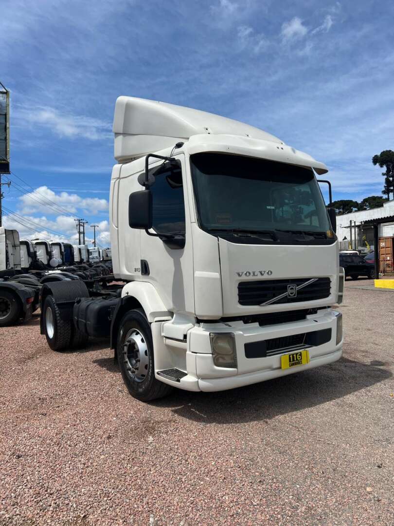 Caminhão VOLVO VM 310 Cavalo Mecânico ANO 2006 de 116 Caminhões no Paraná