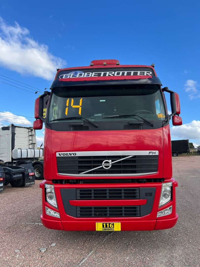 Caminhão VOLVO FH 460 Cavalo Mecânico ANO 2014 de 116 Caminhões no Paraná