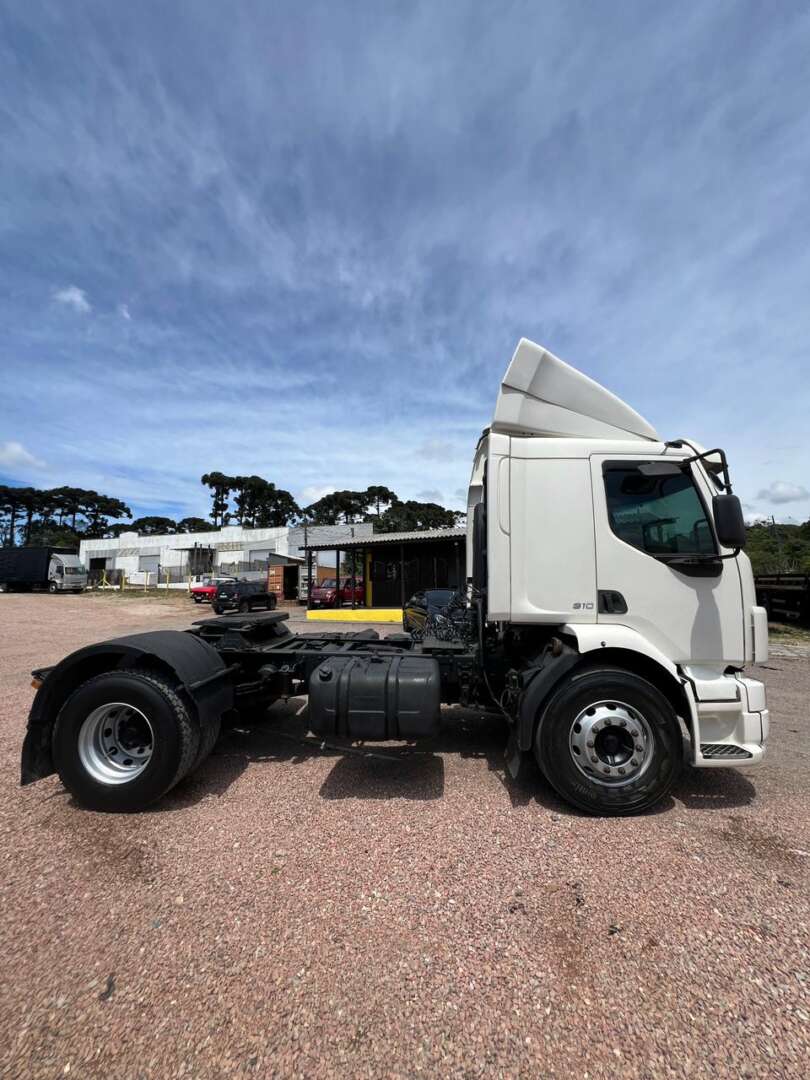 Caminhão VOLVO VM 310 Cavalo Mecânico ANO 2006 de 116 Caminhões no Paraná