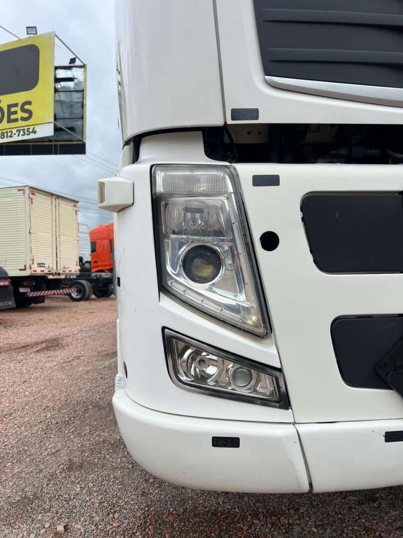 Caminhão VOLVO FH 540 Cavalo Mecânico ANO 2015 de 116 Caminhões no Paraná