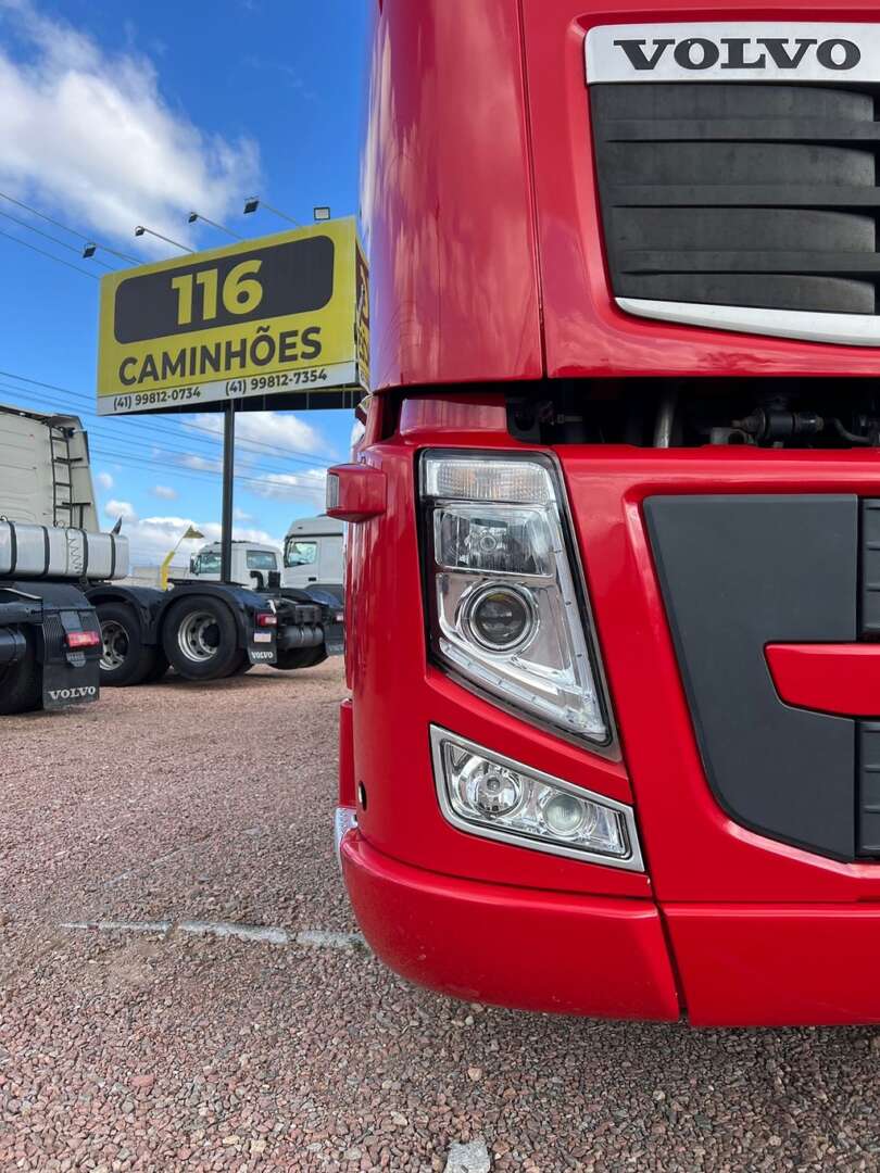 Caminhão VOLVO FH 460 Cavalo Mecânico ANO 2014 de 116 Caminhões no Paraná