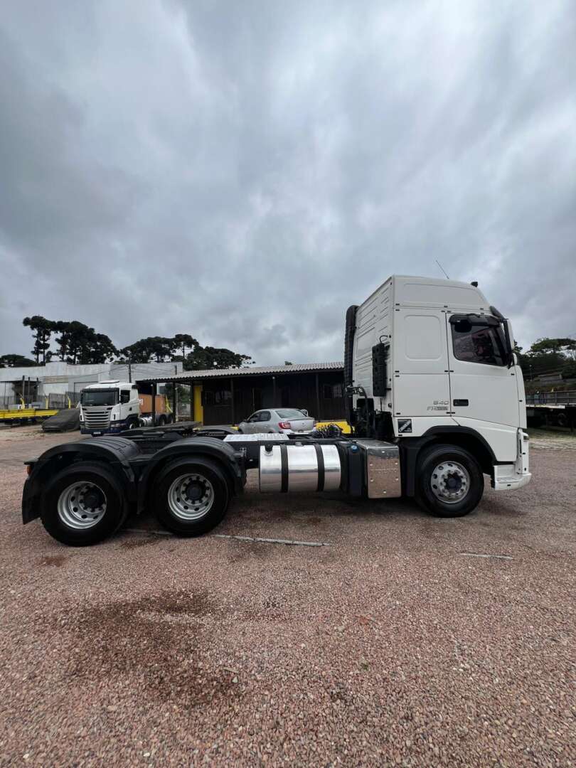 Caminhão VOLVO FH 540 Cavalo Mecânico ANO 2015 de 116 Caminhões no Paraná