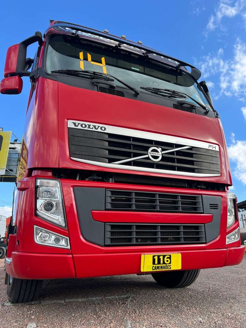 Caminhão VOLVO FH 460 Cavalo Mecânico ANO 2014 de 116 Caminhões no Paraná