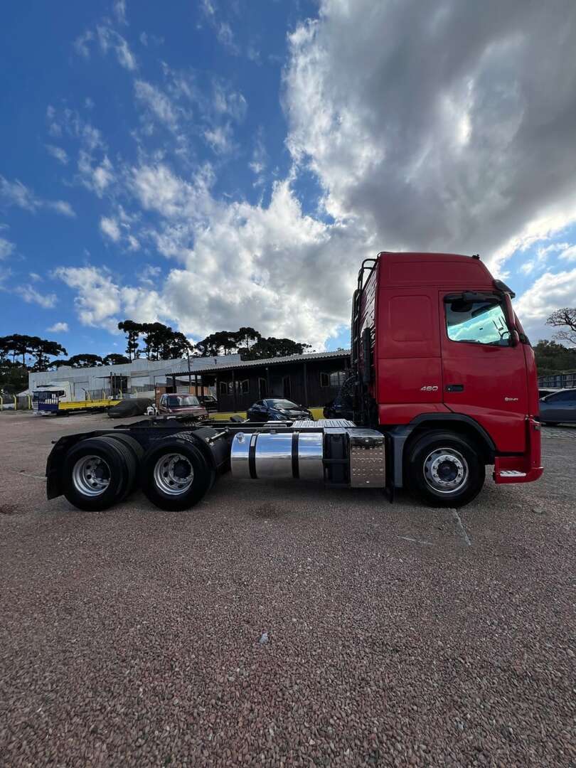 Caminhão VOLVO FH 460 Cavalo Mecânico ANO 2014 de 116 Caminhões no Paraná
