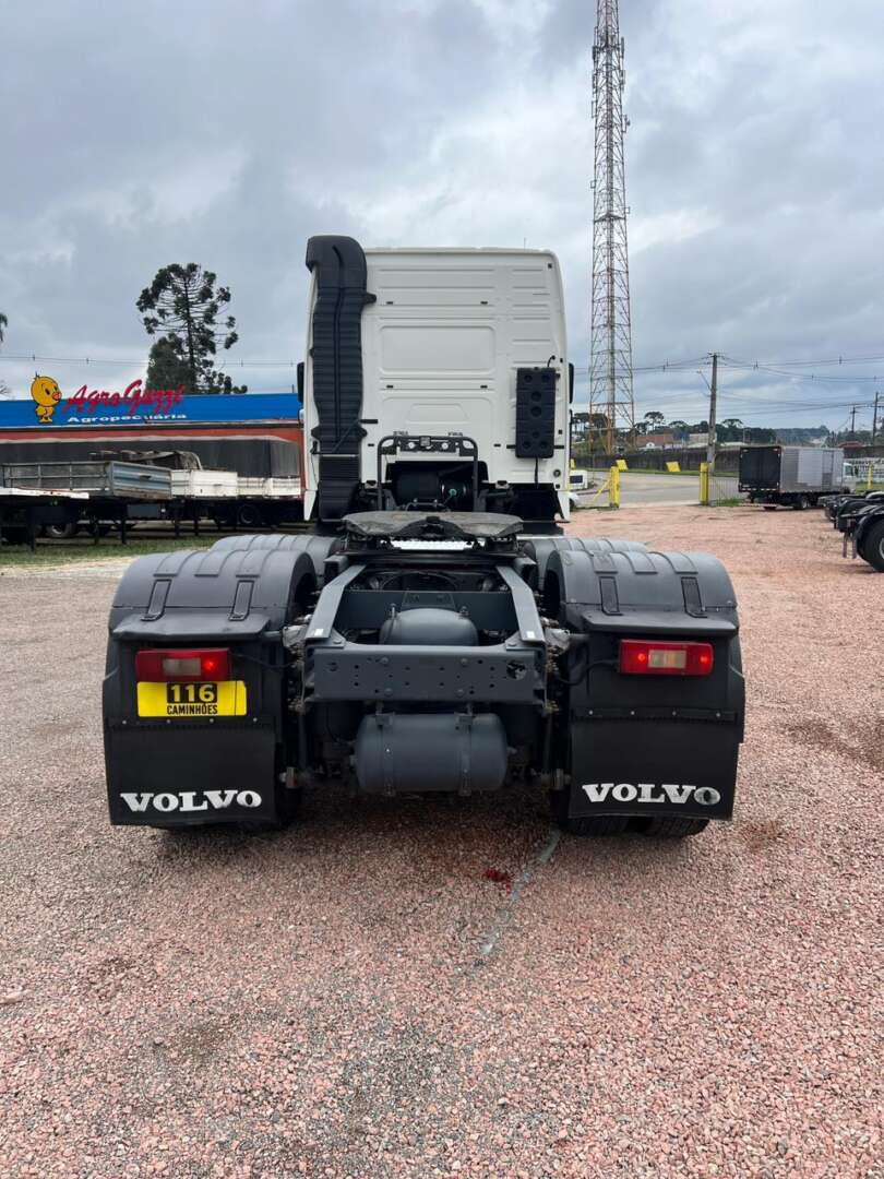 Caminhão VOLVO FH 540 Cavalo Mecânico ANO 2015 de 116 Caminhões no Paraná