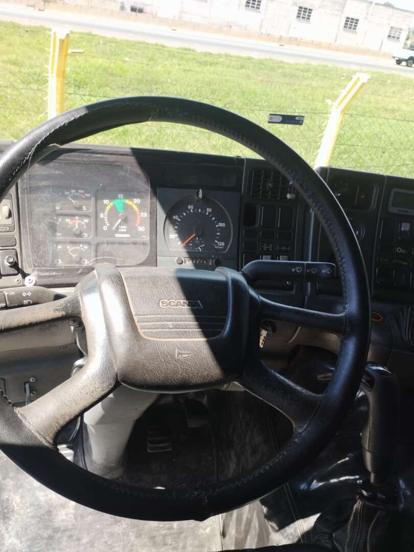 Caminhão SCANIA P420 Cavalo Mecânico ANO 2006 de 116 Caminhões no Paraná