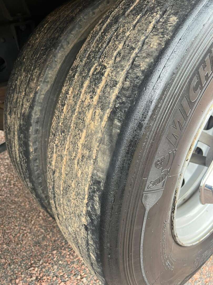 Caminhão MERCEDES BENZ MB 2426 Baú Frigorífico ANO 2013 de 116 Caminhões no Paraná