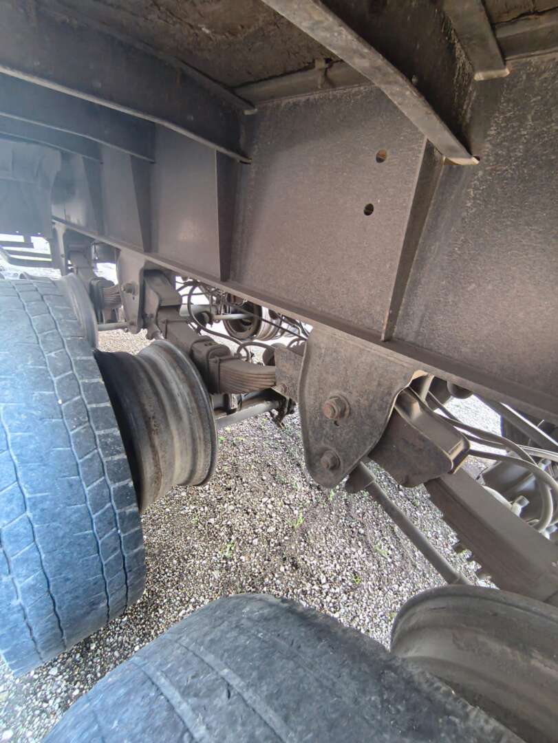 Carreta SEMI-REBOQUE GRANELEIRO Randon ANO 2015 3 Eixos de 116 Caminhões no Paraná