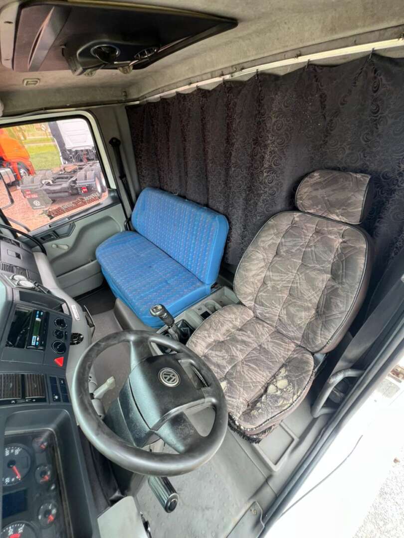 Caminhão VOLKSWAGEN VW 15180 Chassis ANO 2011 de 116 Caminhões no Paraná