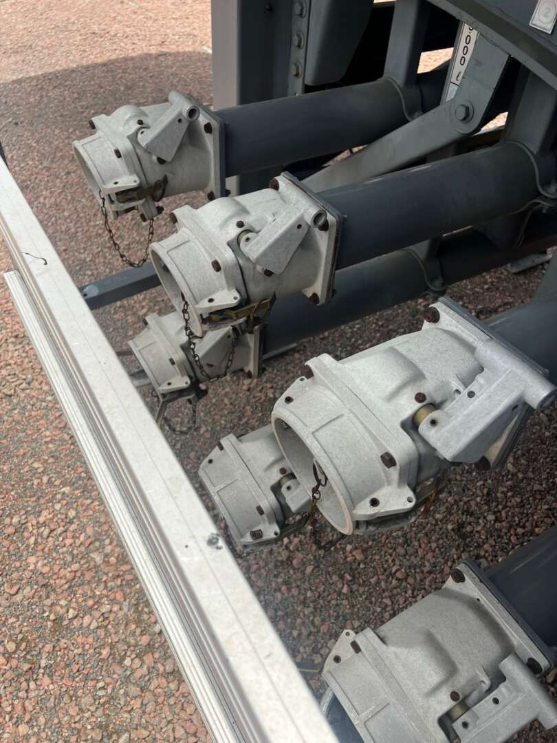 Carreta SEMI-REBOQUE TANQUE ACO Noma ANO 2015 3 Eixos de 116 Caminhões no Paraná