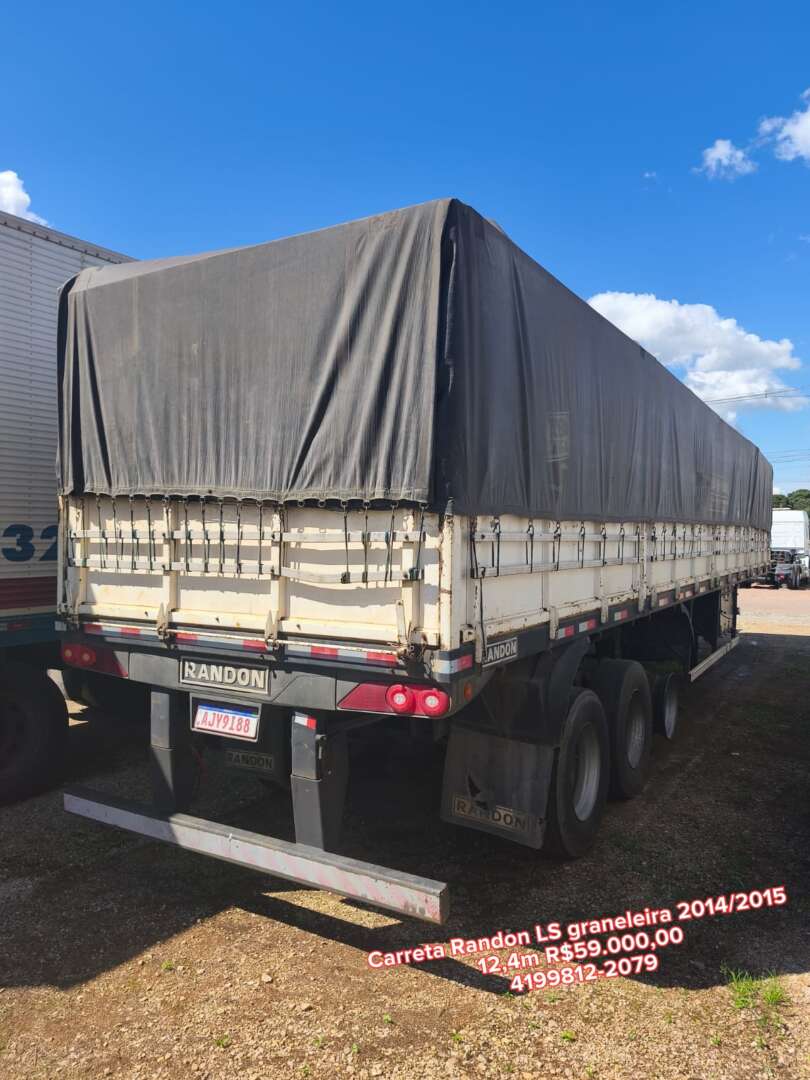 Carreta SEMI-REBOQUE GRANELEIRO Randon ANO 2015 3 Eixos de 116 Caminhões no Paraná