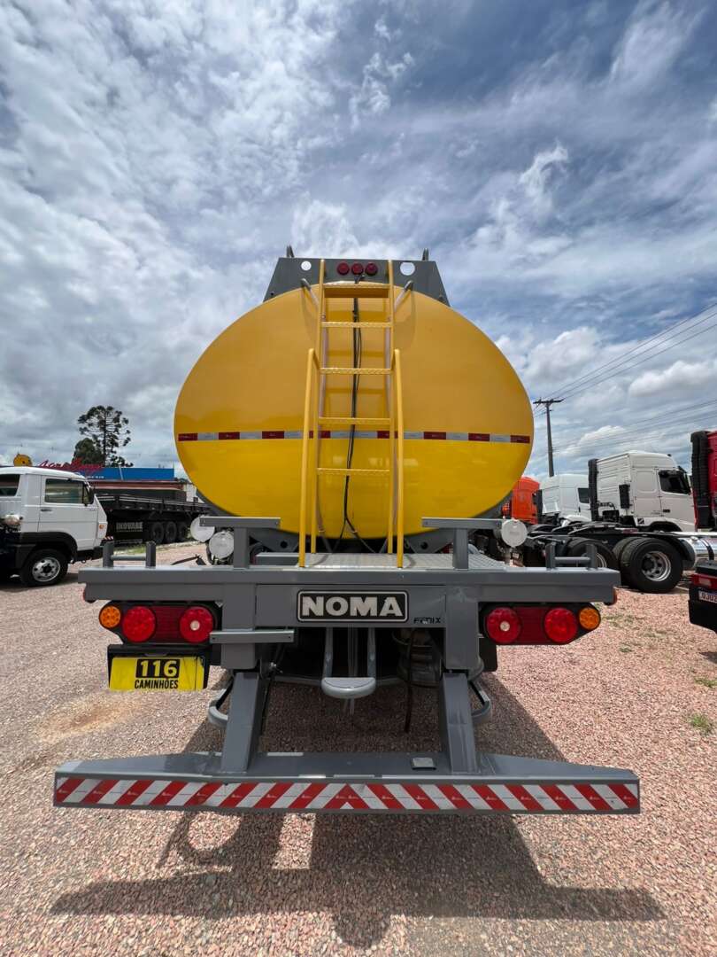 Carreta SEMI-REBOQUE TANQUE ACO Noma ANO 2015 3 Eixos de 116 Caminhões no Paraná
