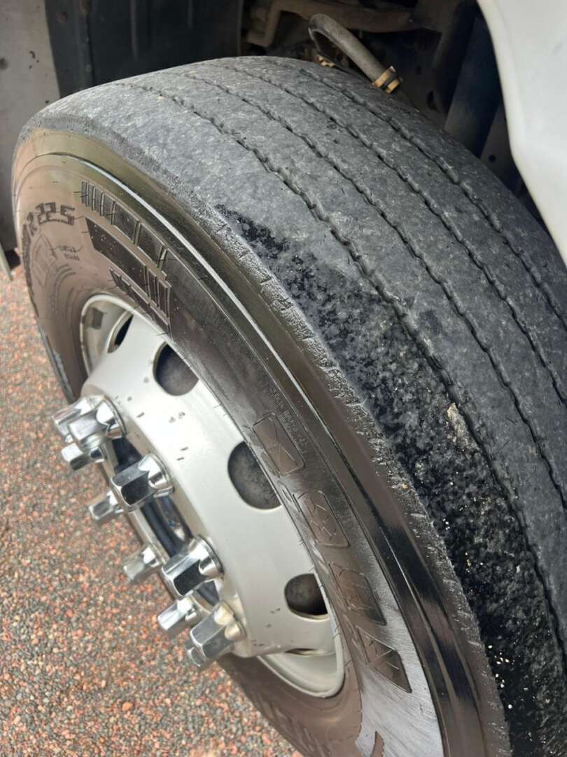 Caminhão MERCEDES BENZ MB 2426 Baú Frigorífico ANO 2013 de 116 Caminhões no Paraná