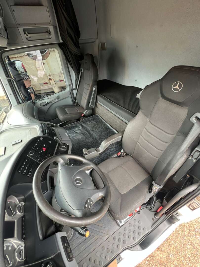 Caminhão MERCEDES BENZ MB 2546 Cavalo Mecânico ANO 2019 de 116 Caminhões no Paraná