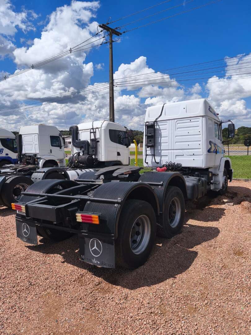 Caminhão MERCEDES BENZ MB 1938 Cavalo Mecânico ANO 2004 de 116 Caminhões no Paraná