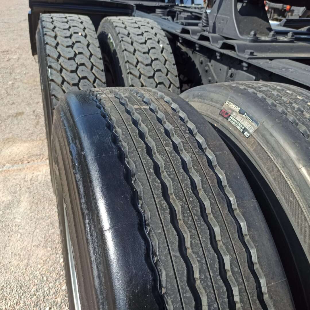 Caminhão VOLKSWAGEN VW 19330 Cavalo Mecânico ANO 2012 de 116 Caminhões no Paraná