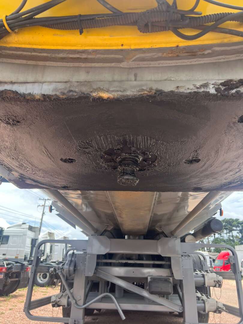 Carreta SEMI-REBOQUE TANQUE ACO Noma ANO 2015 3 Eixos de 116 Caminhões no Paraná