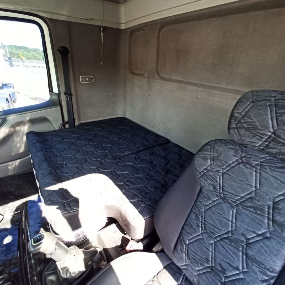 Caminhão VOLKSWAGEN VW 19330 Cavalo Mecânico ANO 2012 de 116 Caminhões no Paraná