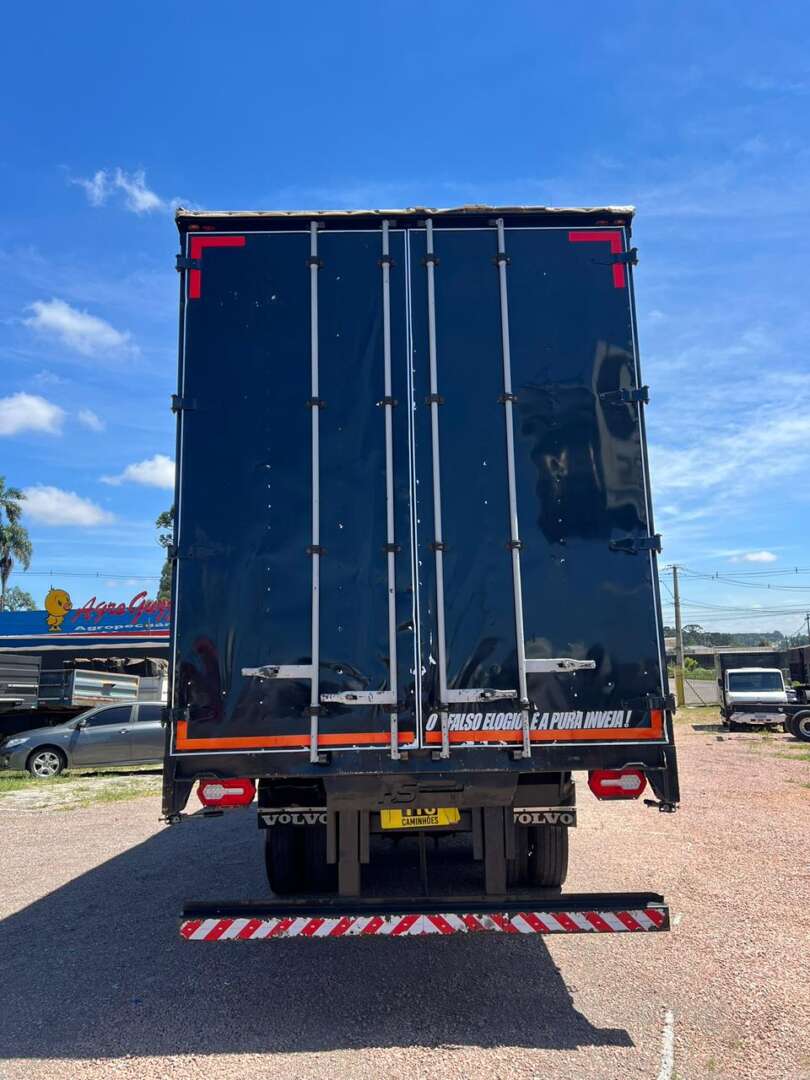 Caminhão VOLVO VM 260 Baú Sider ANO 2007 de 116 Caminhões no Paraná