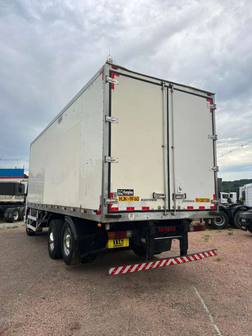 Caminhão MERCEDES BENZ MB 2426 Baú Frigorífico ANO 2013 de 116 Caminhões no Paraná