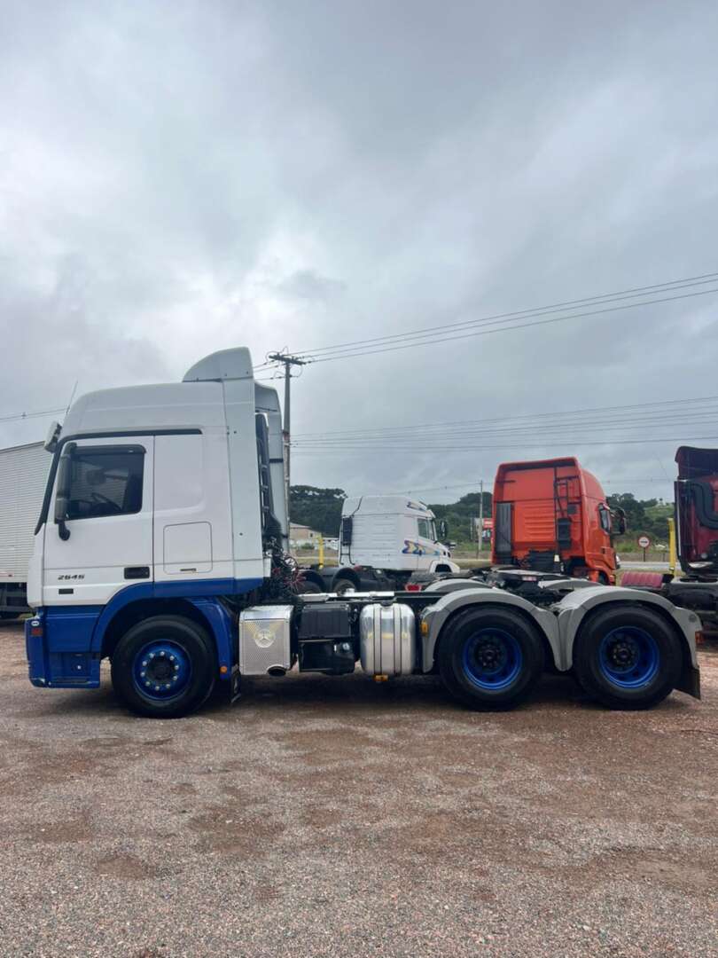 Caminhão MERCEDES BENZ MB 2646 Cavalo Mecânico ANO 2016 de 116 Caminhões no Paraná