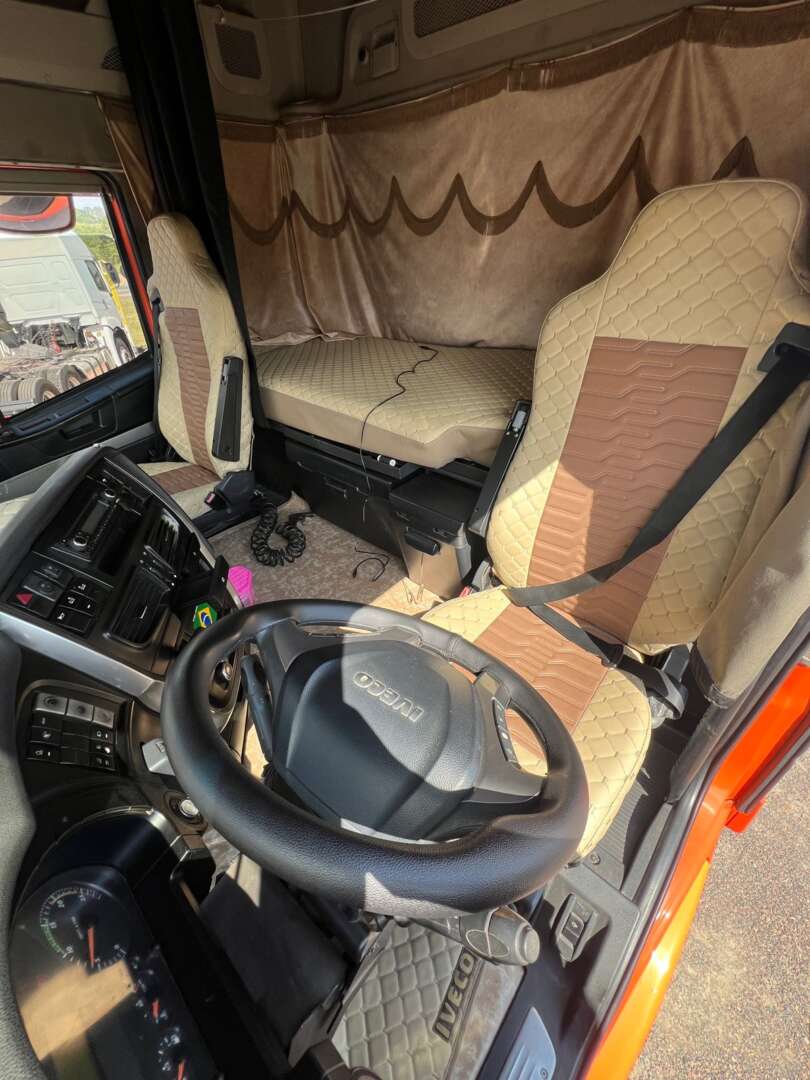 Caminhão IVECO HI WAY 440 Outras ANO 2014 de 116 Caminhões no Paraná