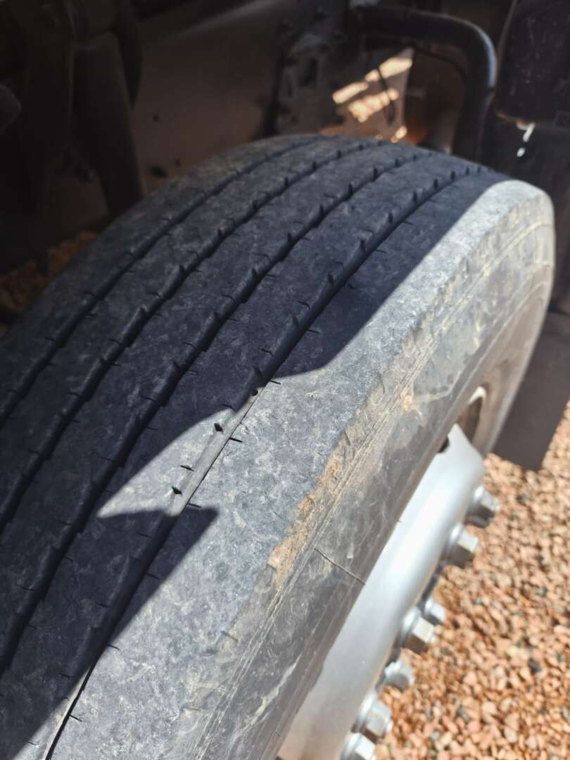 Caminhão MERCEDES BENZ MB 1938 Cavalo Mecânico ANO 2004 de 116 Caminhões no Paraná