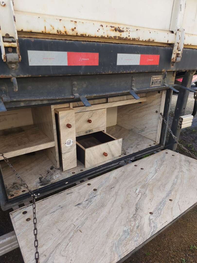 Carreta SEMI-REBOQUE GRANELEIRO Randon ANO 2015 3 Eixos de 116 Caminhões no Paraná