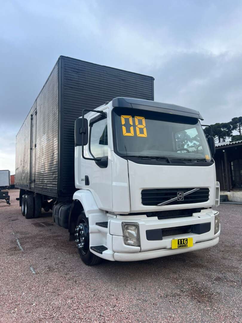 Caminhão VOLVO VM 260 Baú Furgão ANO 2008 de 116 Caminhões no Paraná