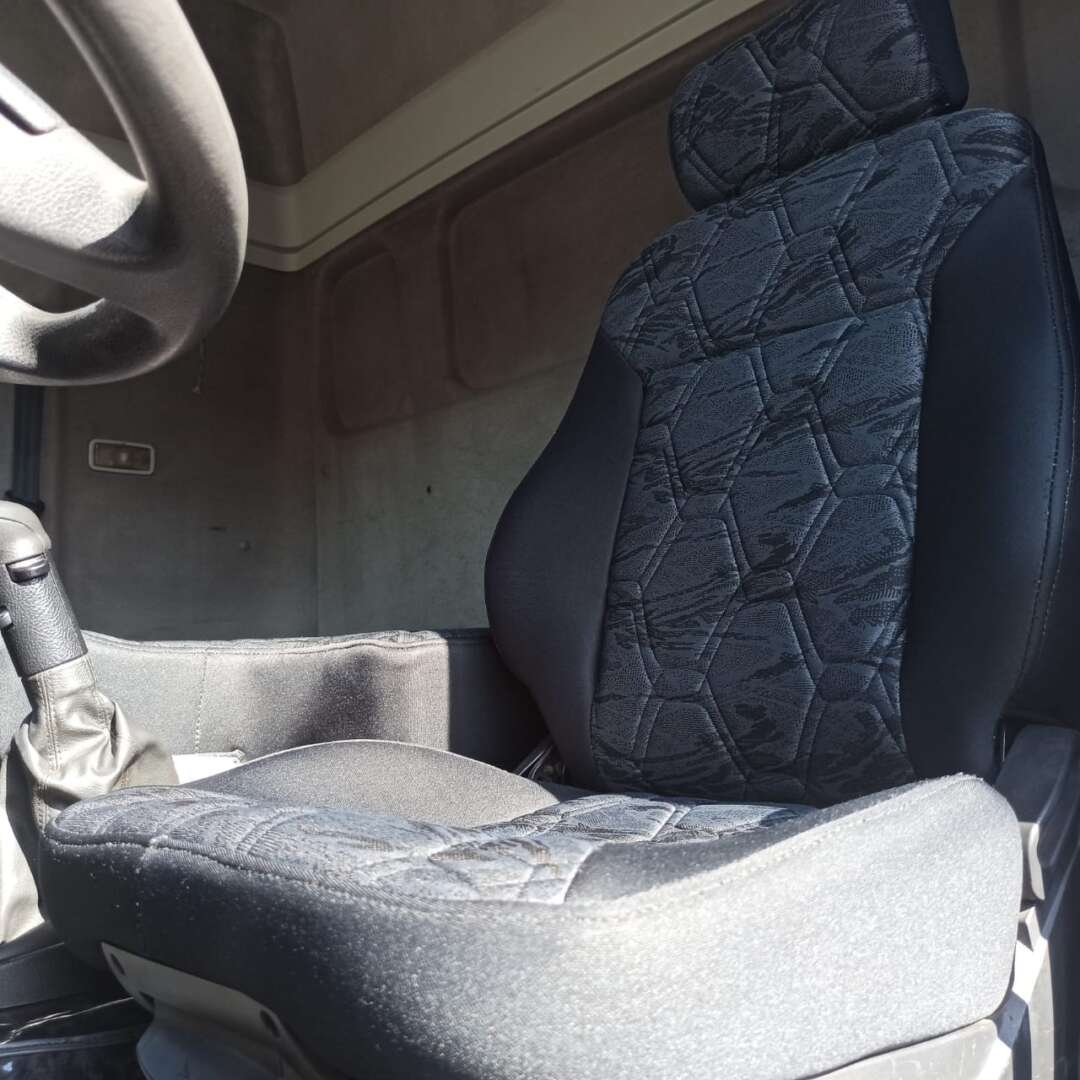 Caminhão VOLKSWAGEN VW 19330 Cavalo Mecânico ANO 2012 de 116 Caminhões no Paraná