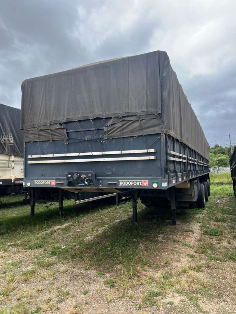 Carreta SEMI-REBOQUE GRANELEIRO Rodofort ANO 2020 3 Eixos de 116 Caminhões no Paraná