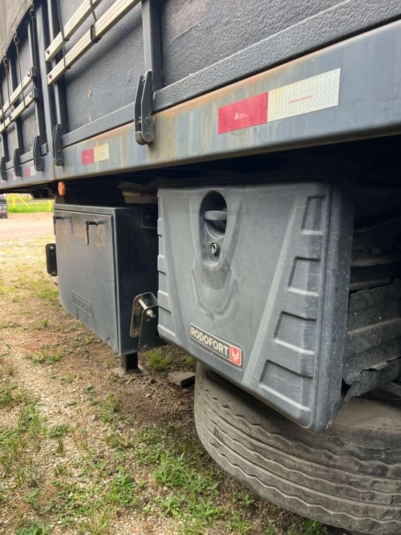 Carreta SEMI-REBOQUE GRANELEIRO Rodofort ANO 2020 3 Eixos de 116 Caminhões no Paraná