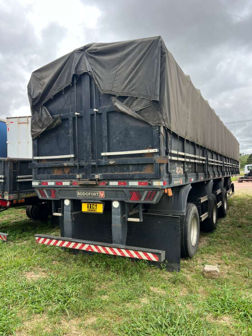 Carreta SEMI-REBOQUE GRANELEIRO Rodofort ANO 2020 3 Eixos de 116 Caminhões no Paraná