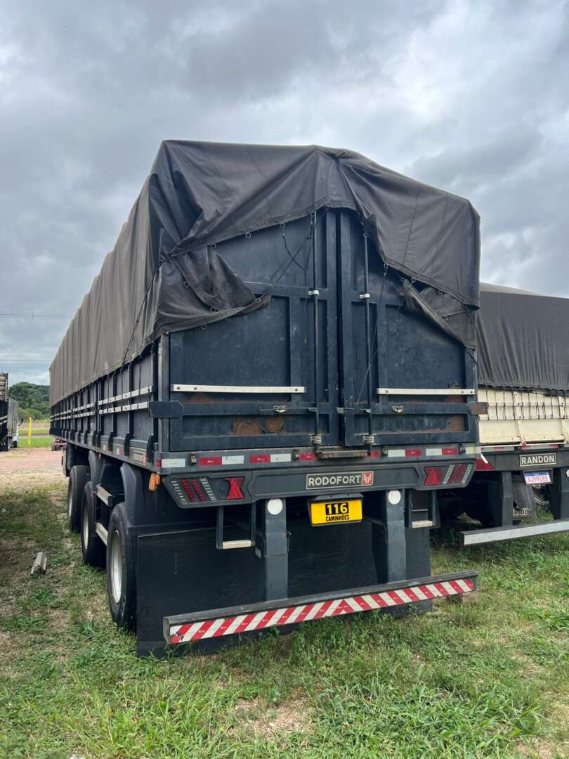 Carreta SEMI-REBOQUE GRANELEIRO Rodofort ANO 2020 3 Eixos de 116 Caminhões no Paraná