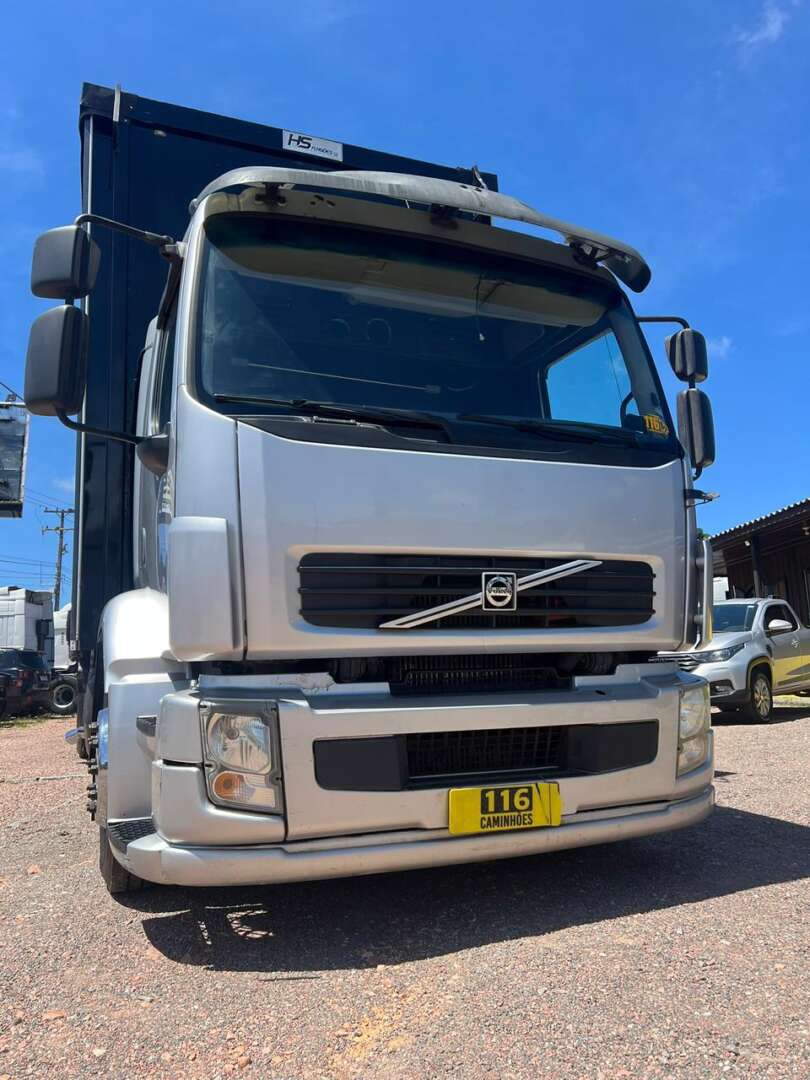 Caminhão VOLVO VM 260 Baú Sider ANO 2007 de 116 Caminhões no Paraná