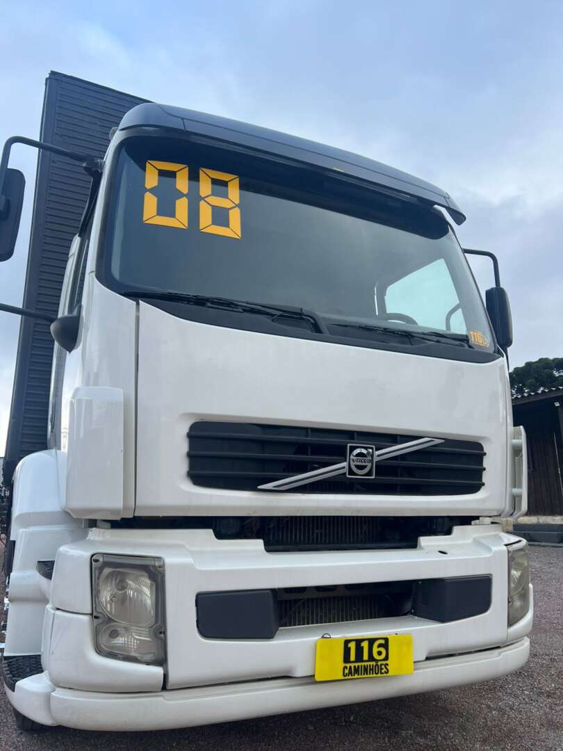 Caminhão VOLVO VM 260 Baú Furgão ANO 2008 de 116 Caminhões no Paraná