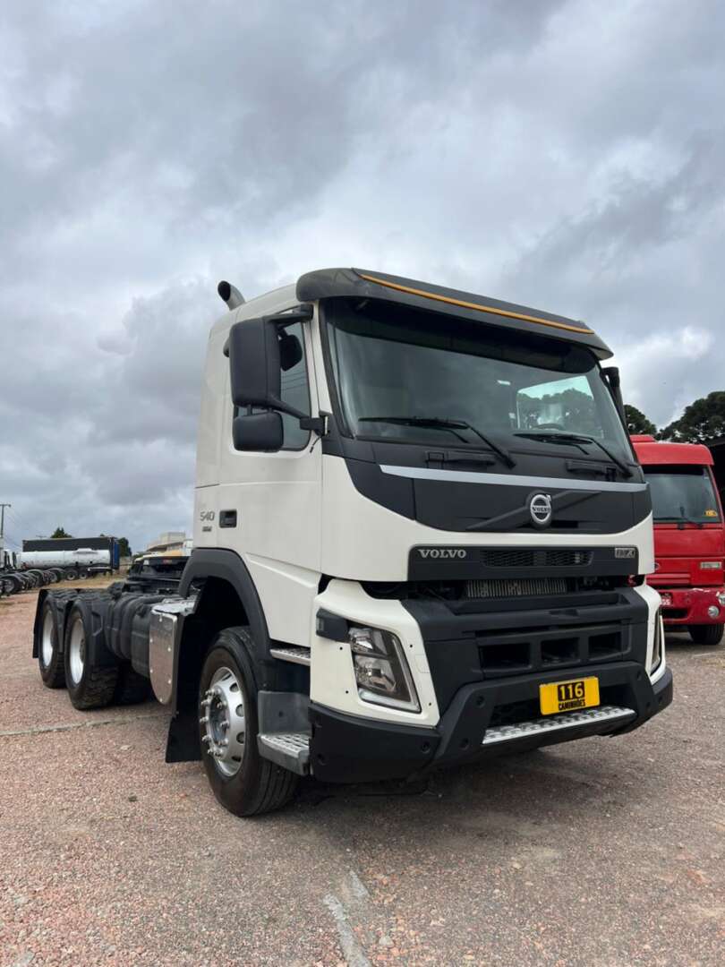 Caminhão VOLVO FMX 540 Cavalo Mecânico ANO 2019 de 116 Caminhões no Paraná